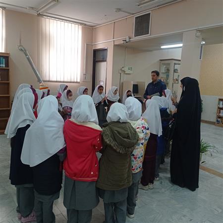 بازدید مدارس ابتدایی و معرفی بخش های کتابخانه